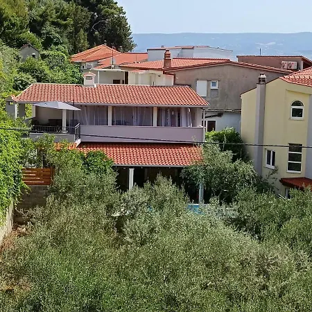 Apartment Vlade- From The Heated Pool To The In 1 Minute Jesenice (Split-Dalmatia)