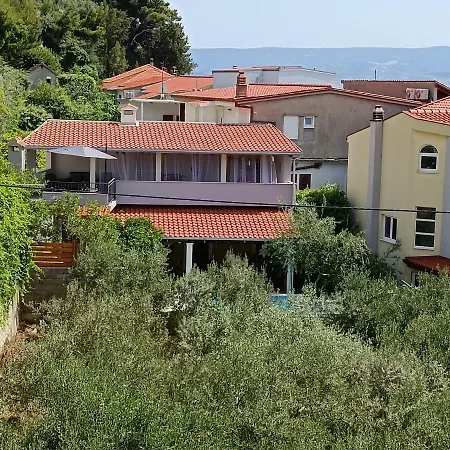 Apartment Vlade- From The Heated Pool To The In 1 Minute Jesenice (Split-Dalmatia)