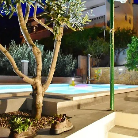 Apartment Vlade- From The Heated Pool To The In 1 Minute