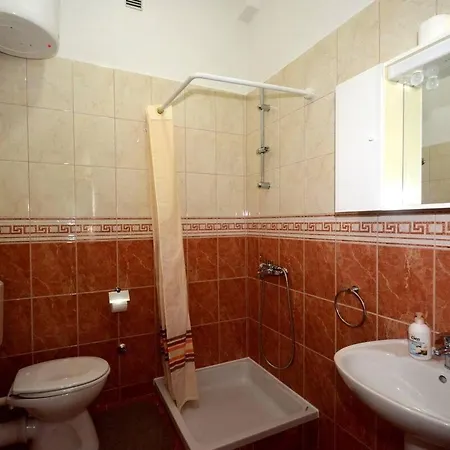 Apartment Vlade- From The Heated Pool To The In 1 Minute Jesenice (Split-Dalmatia)