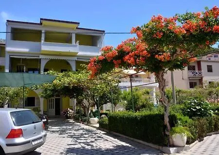 Apartment Vlade- From The Heated Pool To The In 1 Minute Jesenice (Split-Dalmatia)